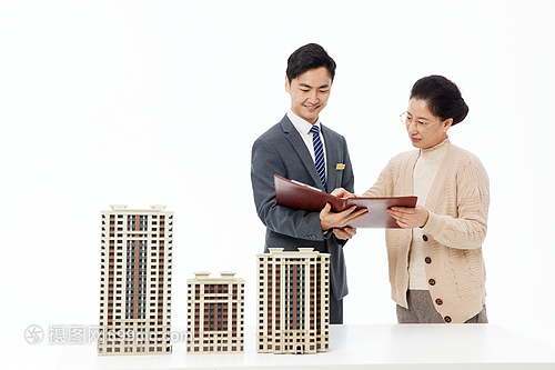 老年人購房攻略 如何審閱合同并尋求專業咨詢